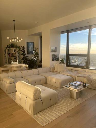Luxury Highrise Condo Downtown LA in Los Angeles, USA