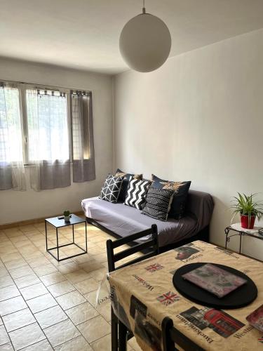 Appartement de 80m2 aux portes de Lyon avec ascenseur, balcon, parking