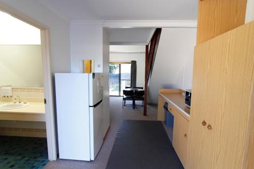 厨房, 蓝影汽车旅馆 (Blue Shades Motel) in 马里伯勒