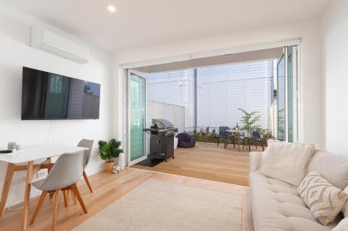 . Villa Miya - Matakana Holiday Apartment