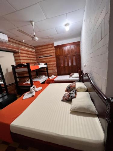 1 queen bed, 2 twin beds, 1 bunk bed