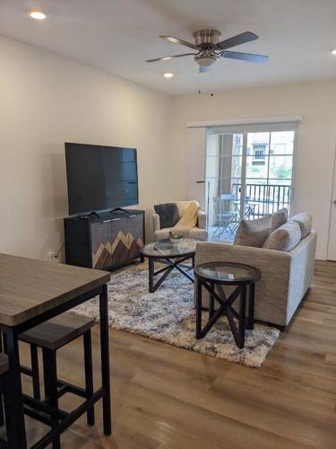 1 Bedroom Fully Furnished Luxury Apartment near Garden of Gods in Colorado Springs, USA