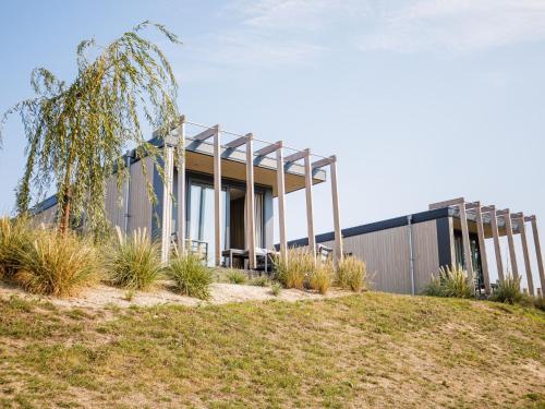 Chalet with a view of the beach or harbour, in a holiday park on the Leukermeer