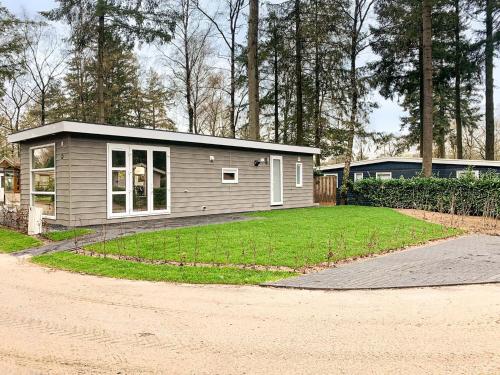 Nice chalet with dishwasher on a holiday park at 3 5 km from Wageningen