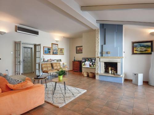 Villa in Stinjan with Pool and Sea View, Štinjan (foto 4)