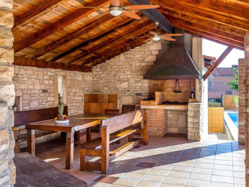 Holiday Home in Medulin near Sea & Pool