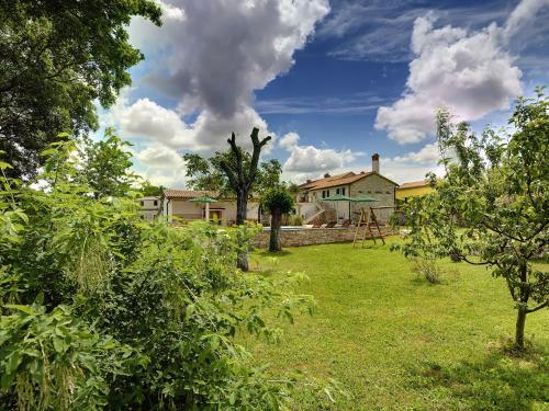 Heritage Holiday Home in Rojnici with Pool