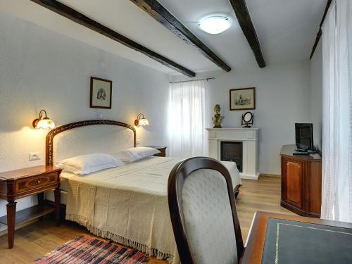 Heritage Holiday Home in Rojnici with Pool in Rojņici