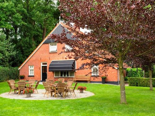 Beautiful group accommodation with hot tub and Finnish kota, located in Twente