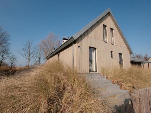  Modern lodge with combi microwave in Tholen