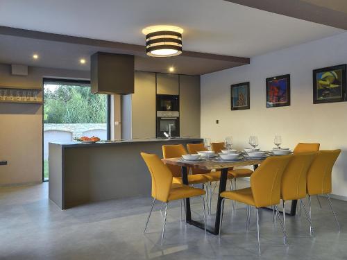 Villa in Valbandon with Private Pool, Valbandon (fotografie 5)