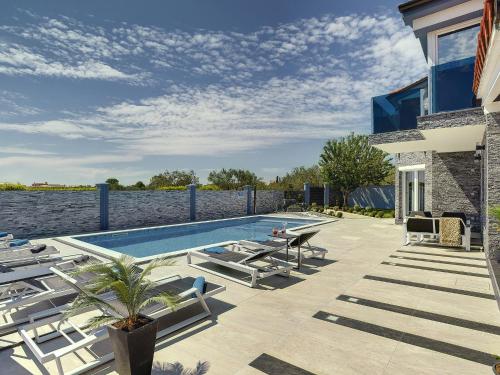 Villa in Fa ana near Beach with Pool, Valbandon (fotografie 7)