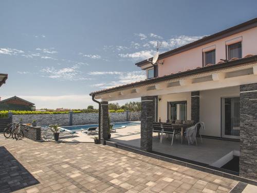 Villa in Fa ana near Beach with Pool, Valbandon (fotografie 4)