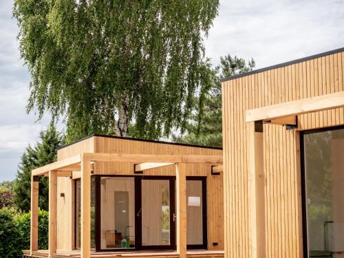  Lodge by Rhine with Stunning Water Views, Unterkunft in Well