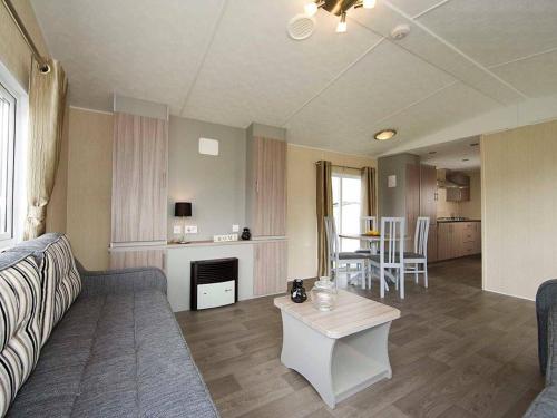 Comfortable chalet with garden, located in a holiday park near nature reserve