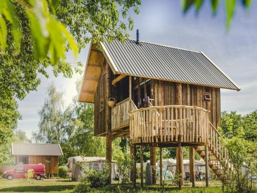  Beautiful wooden tree house with terrace in 7466PR Zuna