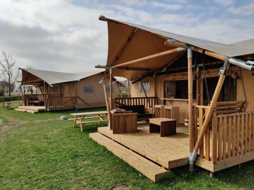 Cosy tent lodge near forest in Bant
