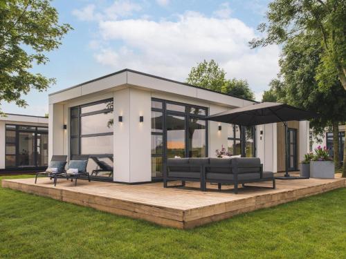  Luxurious holiday home on the water in the Betuwe in Maurik