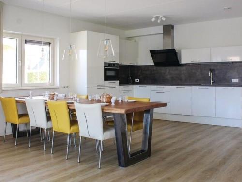  Villa in Friesland with Waterfront Jetty in Idskenhuizen