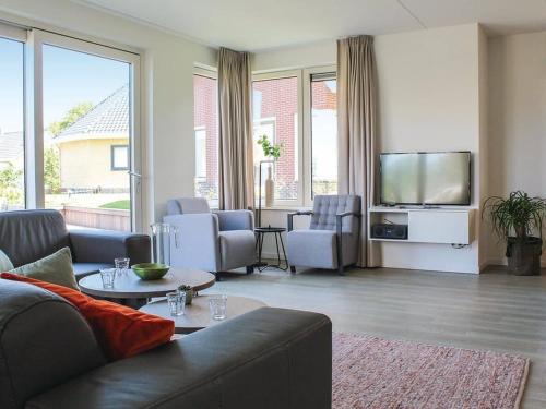  Villa in Friesland with Waterfront Garden in Idskenhuizen