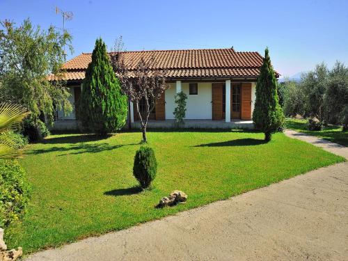Villa in Adele with Pool & Olive Grove Views – khách sạn tại Arkadi