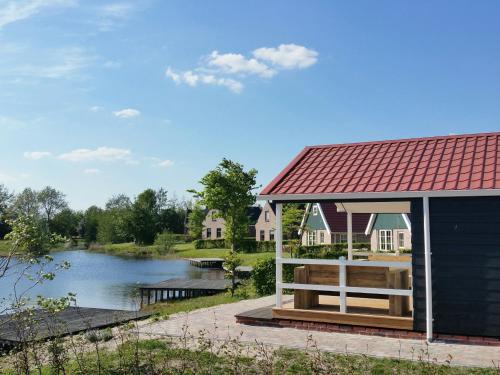 Chalets with a bathroom, near a pond in Bant