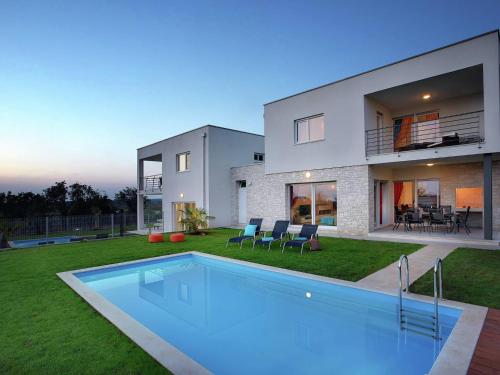 مسبح, Holiday Home in Novigrad with Pool near Beach in Buzinija