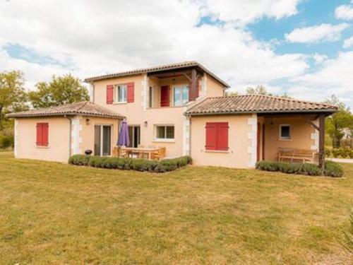 Spacious and modern villa with large garden and BBQ area - Location, gîte - Les Forges