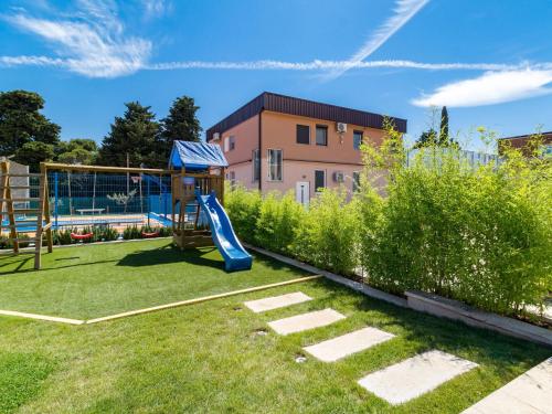 Spacious Villa with Pool and Bubble bath in Pula