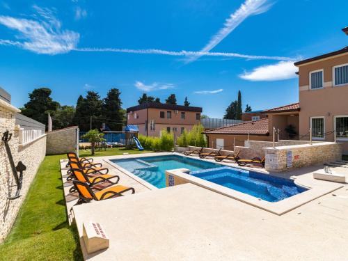 Spacious Villa with Pool and Bubble bath in Pula