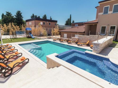 Spacious Villa with Pool and Bubble bath in Pula