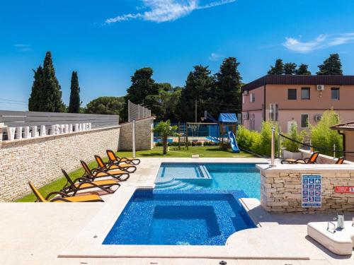 Spacious Villa with Pool and Bubble bath in Pula