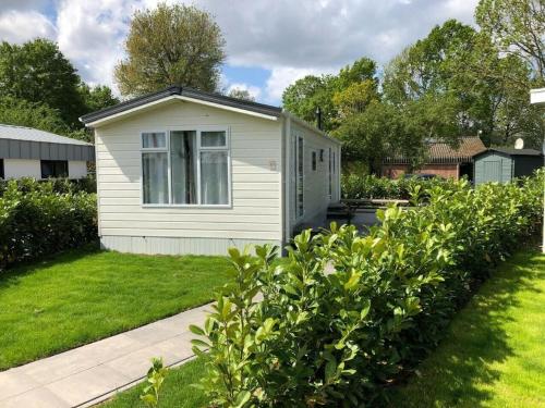 Comfort chalet with dishwasher on a holiday park directly at recreational lake