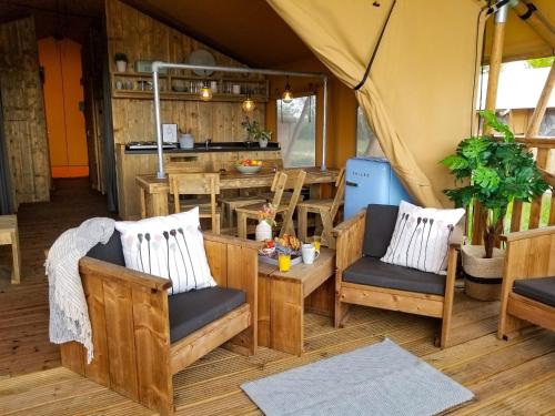  Tents with kitchen and bathroom near a pond in Bant