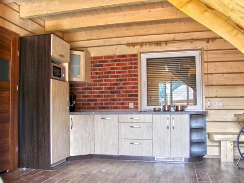 virtuve, Peaceful Retreat by the Lake in Mocki
