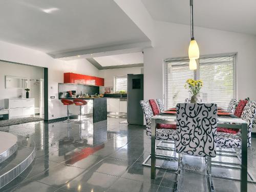 Villa in Pula near Beach with Private Pool, Vinkuran (foto 3)