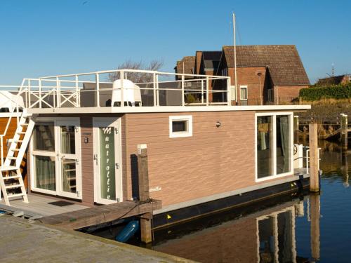  Lush houseboat with roof terrace in Lemmer in Lemmer