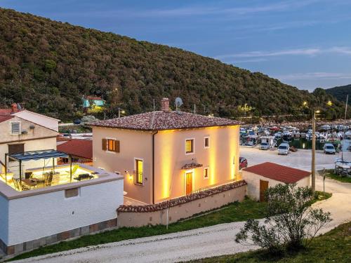 Villa Porto by Istrian Beaches - Location, gîte - Krnica