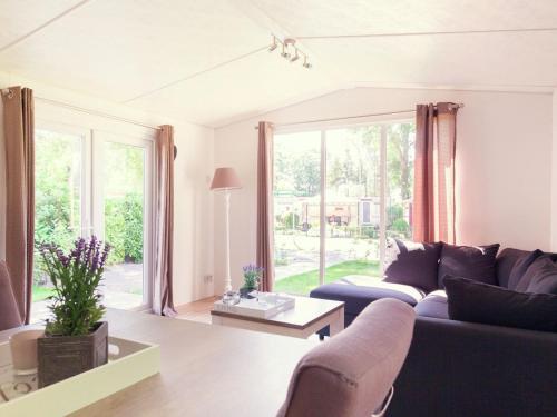 Comfortable chalet with a garden, at nature reserve in Zuna