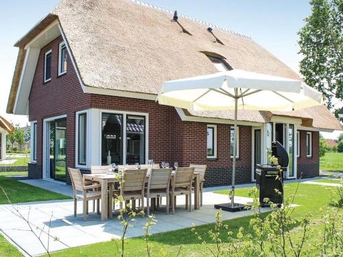  Villa in Friesland with Sauna and Jetty in 8523 NK Idskenhuizen