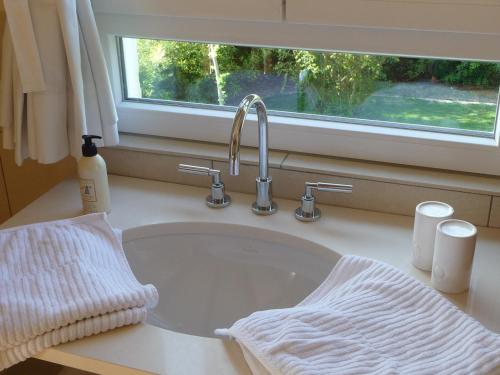 Superior Double Room with Pool View 3 - 33 sqm image 3