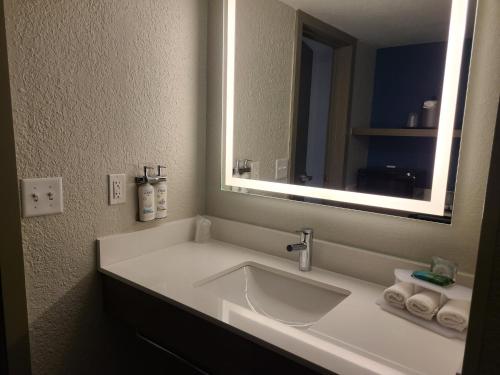 Holiday Inn Express & Suites Ft Lauderdale N - Exec Airport, an IHG Hotel