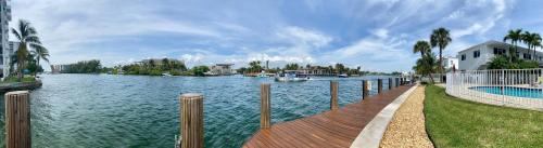 Intracoastal sunsets condo building with 2 beds or 1 bed units private heated pool in Pompano Beach, USA