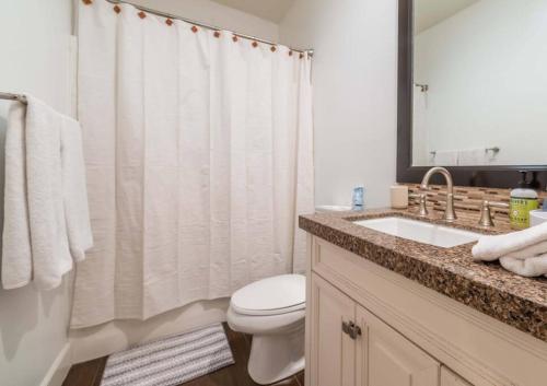 Luxury Indio Getaway heated pool, mountain view in Indio, USA