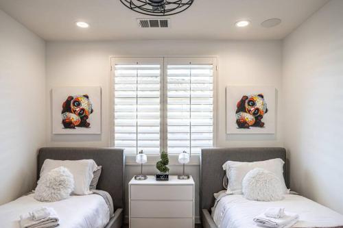 Luxury Indio Getaway heated pool, mountain view in Indio, USA