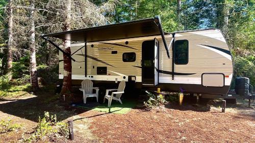 Rainier RV half a mile away from Mt Rainier in Ashford (WA)
