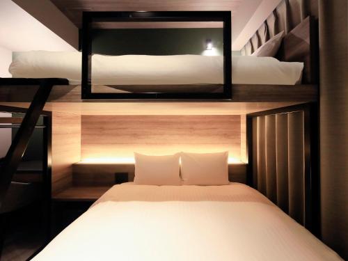 Superior Queen Room with Bunk Bed image 7