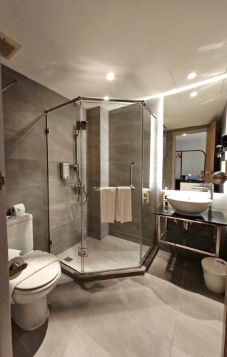 Premier Double Room image 8