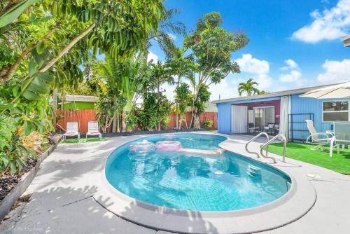 Pretty in Pink - Pool - Vanity Area - Coffee Nook in Fort Lauderdale, USA
