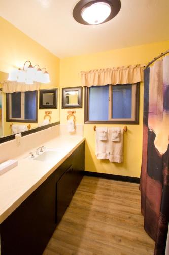 浴室, 現代旅舍 (Moderne Hostel) in 馬姆莫斯湖 (CA)